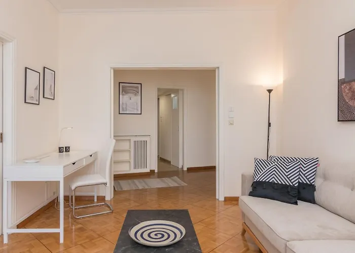 Phaedrus Living: City Center Flat Michalakopoulou