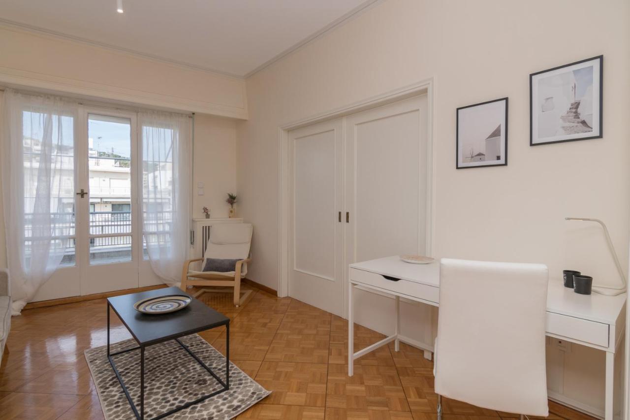 Phaedrus Living: Center Flat Michalakopoulou